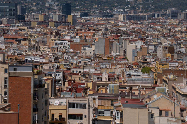 Archivo - Varios edificios de viviendas.