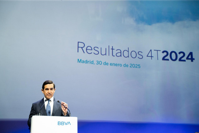 El presidente de BBVA, Carlos Torres Vila, durante una rueda de prensa, en el Auditorio Ciudad BBVA, a 30 de enero de 2025, en Madrid (España).