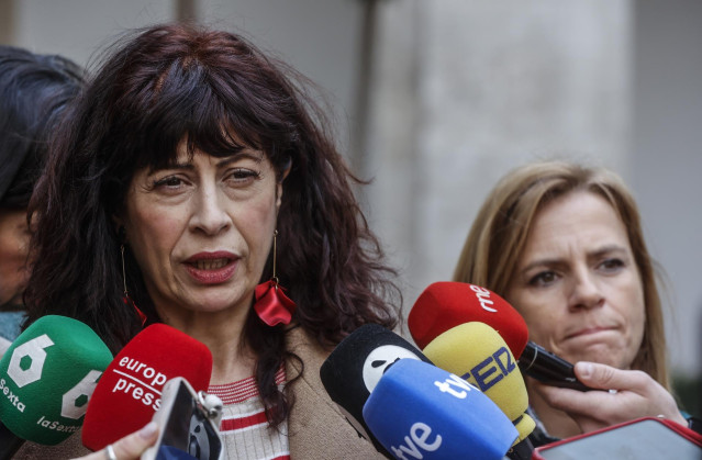 La ministra de Igualdad, Ana Redondo, atiende a los medios de comunicación en la Delegación del Gobierno en la Comunitat Valenciana