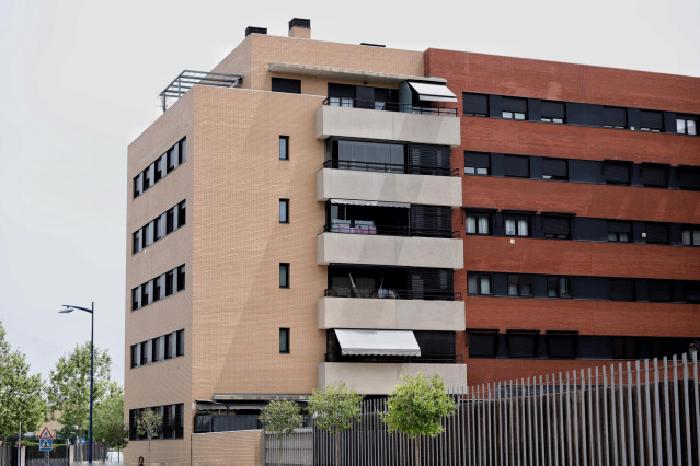 Archivo - Fachadas de viviendas.