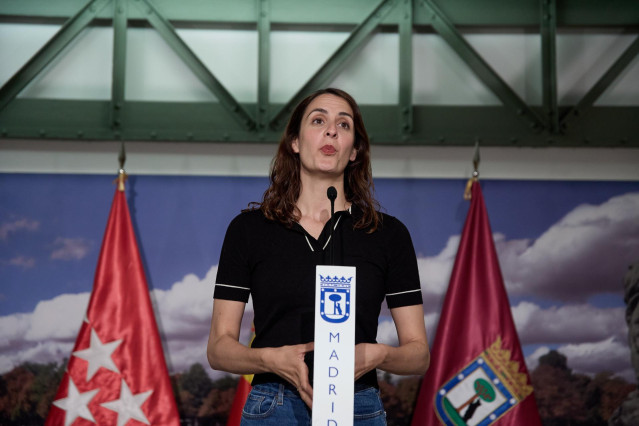 Archivo - La portavoz de Más Madrid en el Ayuntamiento, Rita Maestre, ofrece declaraciones a los medios tras un pleno extraordinario del Ayuntamiento de Madrid, en el Palacio de Cibeles, a 25 de junio de 2024, en Madrid (España).