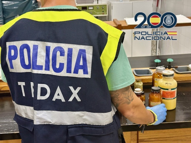 Archivo - La Policía Nacional interviene en 23 centros educativos gallegos ácido pícrico, una sustancia potencialmente peligrosa