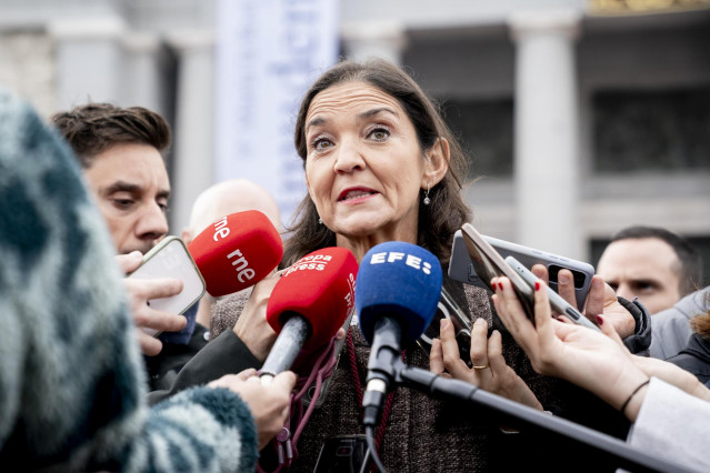Archivo - La portavoz del PSOE en el Ayuntamiento de Madrid, Reyes Maroto, ofrece declaraciones a los medios durante la Misa Mayor de la Virgen de la Almudena, en la plaza de la Almudena, a 9 de noviembre de 2024, en Madrid (España).
