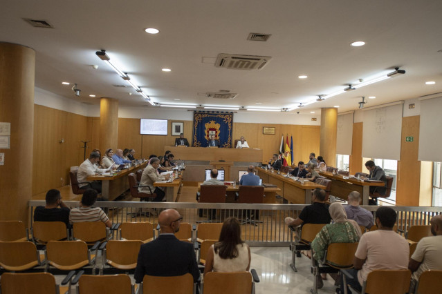 Archivo - Vista general de la sesión plenaria en la Asamblea de Ceuta