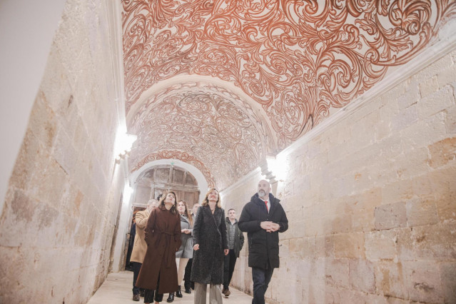 La presidenta de Paradores, Raquel Sánchez, ha visitado este viernes las instalaciones del Parador de Veruela, acompañada de la ministra de Educación, Formación Profesional y Deportes, Pilar Alegría.