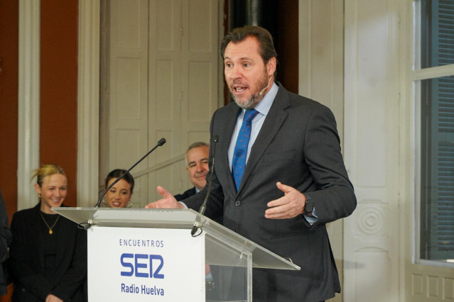 El ministro de Transportes y Movilidad Sostenible, Óscar Puente, en Huelva.