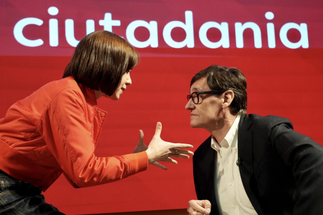 El president de la Generalitat de Catalunya y secretario general del PSC, Salvador Illa y la ministra de Ciencia, Innovación y Universidades, y secretaria general del PSPV-PSOE, Diana Morant, durante el 15 Congreso del PSPV
