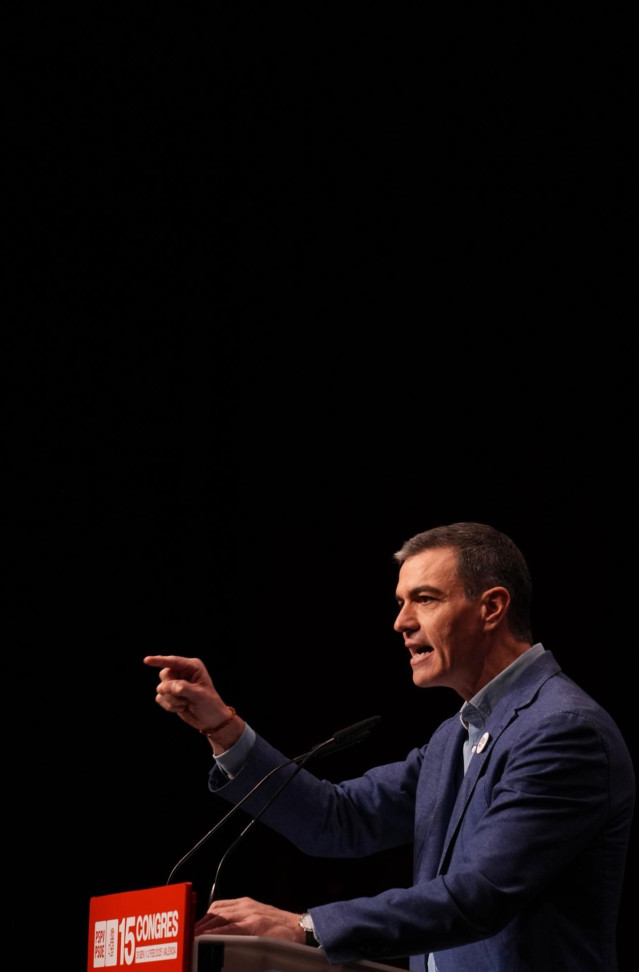 El secretario general del PSOE y presidente del Gobierno, Pedro Sánchez, durante su intervención en la inauguración del 15º Congreso Nacional del PSPV-PSOE en València.