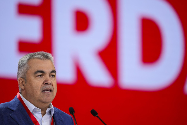 Archivo - El secretario de Organización del PSOE, Santos Cerdán, durante la inauguración del 41º Congreso Federal del PSOE en el Palacio de Congresos y Exposiciones, a 30 de noviembre de 2024 en Sevilla (Andalucía, España).