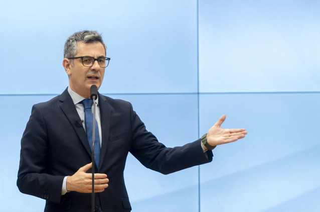 Archivo - El ministro de la Presidencia, Justicia y Relaciones con las Cortes, Félix Bolaños, ofrece una rueda de prensa tras su reunión con el conseller de Justícia i Qualitat Democrática de la Generalitat de Catalunya, Ramon Espadaler, en el Ministerio