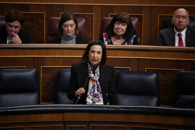 Archivo - La ministra de Defensa, Margarita Robles, interviene durante una sesión de control al Gobierno en el Congreso de los Diputados.
