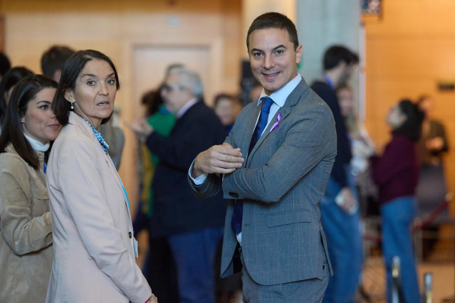 Archivo - La portavoz del PSOE en el Ayuntamiento de Madrid, Reyes Maroto y el secretario general del PSOE-Madrid, Juan Lobato, tras el pleno en la Asamblea de Madrid, a 23 de noviembre de 2023, en Madrid (España).