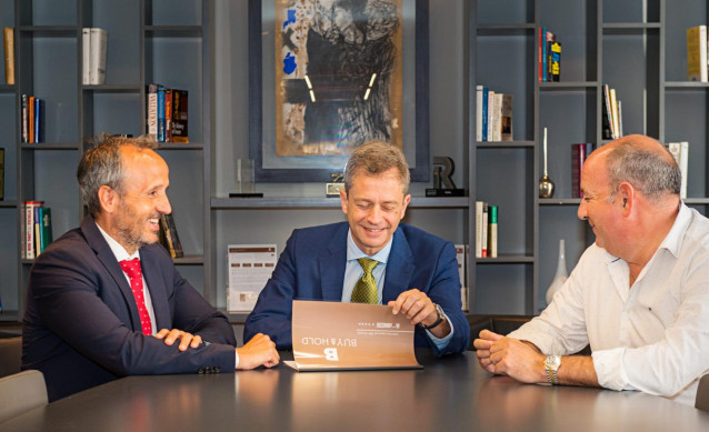 Archivo - Antonio Aspas, socio y consejero; Julián Pascual, presidente y gestor; y Rafael Valera, CEO y gestor de Buy & Hold.