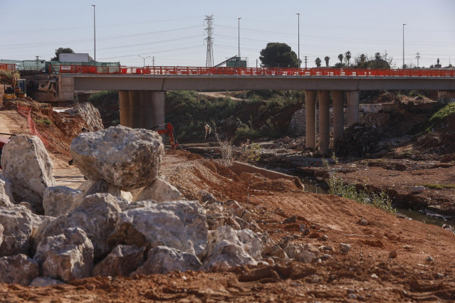 Obras de recuperación del puente de la CV-403