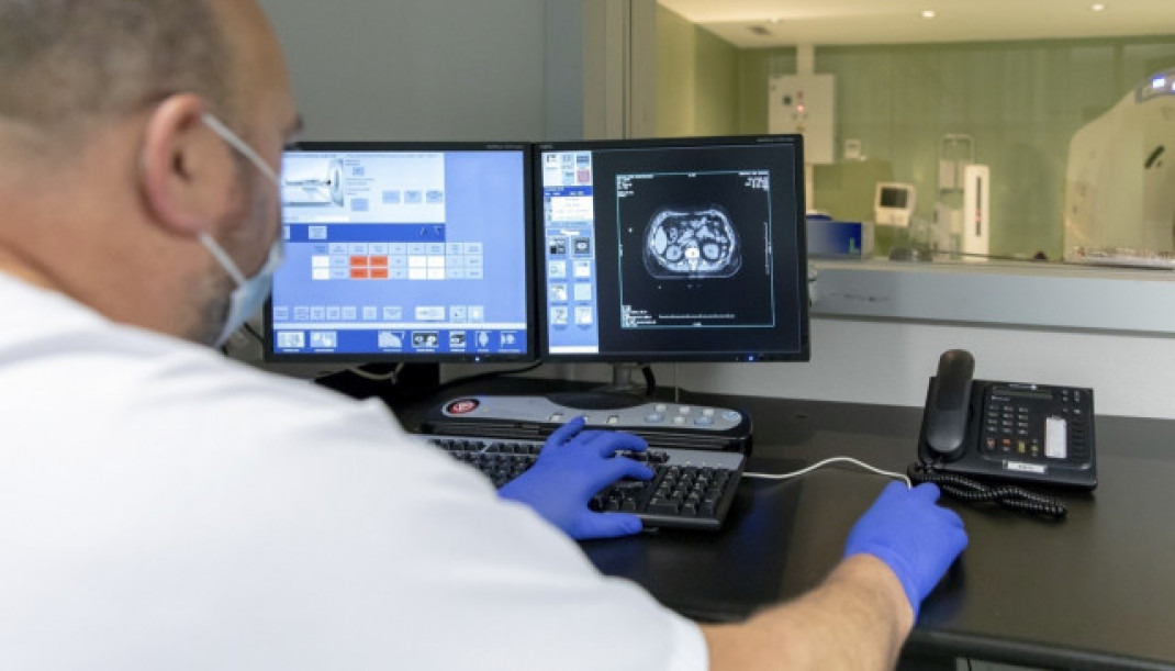 EuropaPress 6496458 sanitario efectua prueba medica
