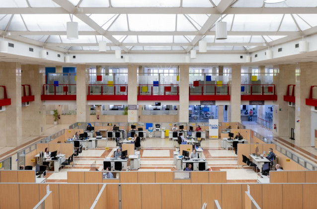Archivo - Interior de las oficinas de la Administración de la Agencia Tributaria