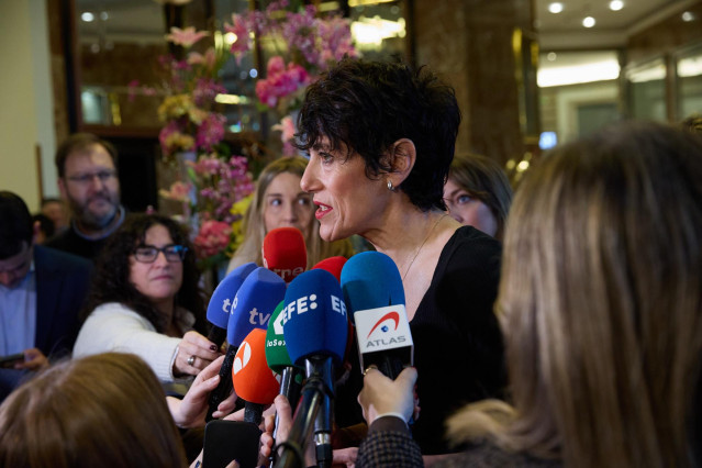 La ministra de Inclusión, Seguridad Social y Migraciones, Elma Saiz, ofrece declaraciones a los medios durante un Encuentro Informativo de Europa Press en el Hotel InterContinental Madrid, a 4 de febrero de 2025, en Madrid (España)
