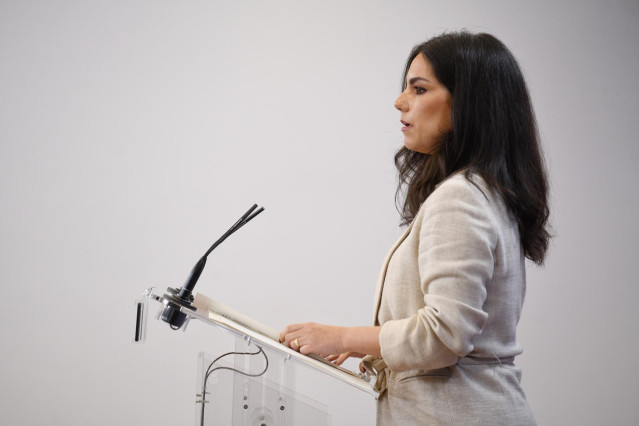 La portavoz de VOX en el Congreso, Pepa Millán, durante una rueda de prensa anterior a la Junta de Portavoces, en el Congreso de los Diputados, a 4 de febrero de 2025, en Madrid (España).