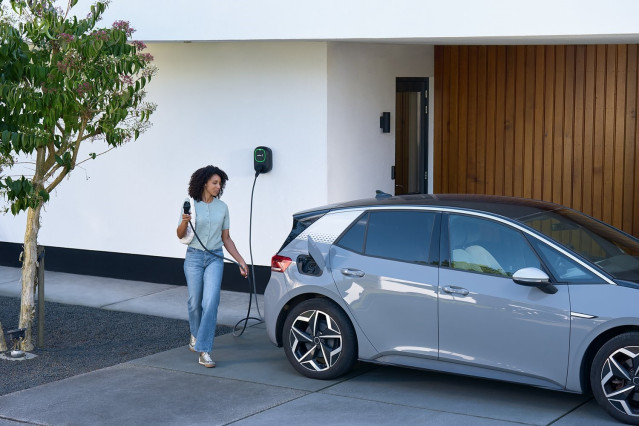 Archivo - La empresa tecnológica Wallbox ha ampliado su gama de cargadores domésticos con las versiones con enchufe de Pulsar Max y Pulsar Pro