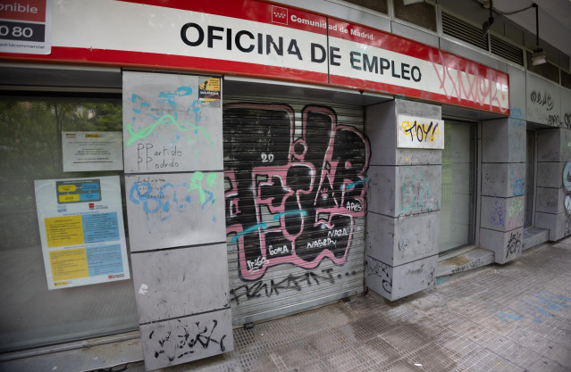 Archivo - Fachada de una oficina del SEPE.