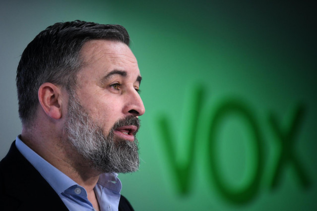 El líder de VOX, Santiago Abascal, durante una rueda de prensa posterior al Comité de Dirección del partido, a 13 de enero de 2025, en Madrid (España).
