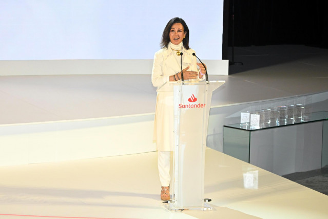 Archivo - Ana Patricia Botín habla durante la entrega de premios de la XVI Convocatoria 