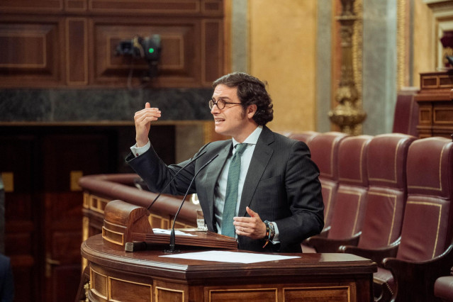 El diputado de VOX José María Figaredo interviene durante sesión plenaria extraordinaria, en el Congreso de los Diputados, a 22 de enero de 2025, en Madrid (España).