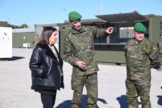 La ministra de Defensa, Margarita Robles, visita la Agrupación de Apoyo Logístico número 41 y la Brigada 'Aragón' I, en la AALOG 41, en Zaragoza.
