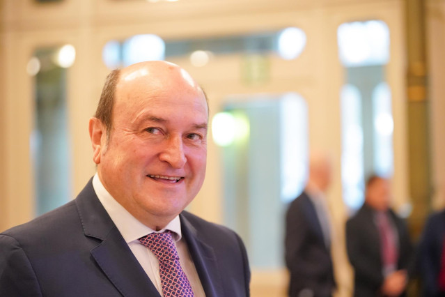 El presidente del EAJ-PNV, Andoni Ortuzar, durante la gala de los Premios Sabino Arana 2024, en el Teatro Arriaga, a 26 de enero de 2025, en Bilbao
