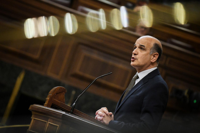 Archivo - El diputado de UPN Alberto Catalán.