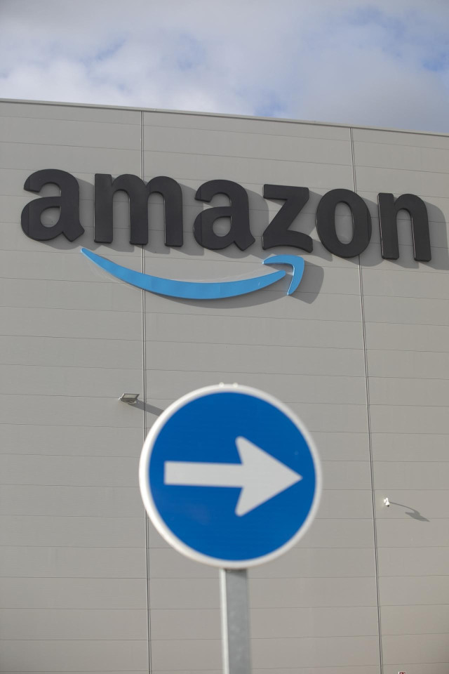 Archivo - Fachada del centro Logístico de Amazon en el polígono de Bobes, a 13 de noviembre de 2024, en Siero, Asturias (España).