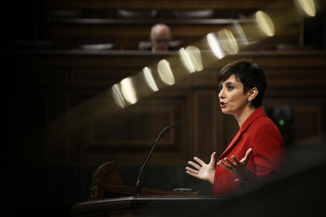 Archivo - La ministra de Vivienda, Isabel Rodríguez, interviene durante una sesión plenaria en el Congreso de los Diputados, a 23 de octubre de 2024, en Madrid (España).