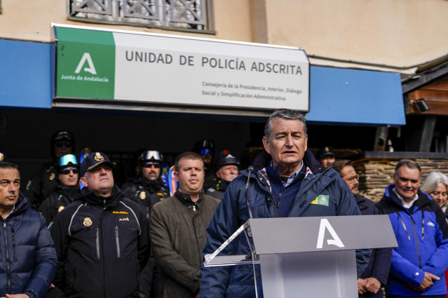 El consejero de Presidencia, Antonio Sanz, este viernes en Monachil (Granada), donde ha hecho balance del dispositivo del Cuerpo de Policía Adscrita a Andalucía en Sierra Nevada.
