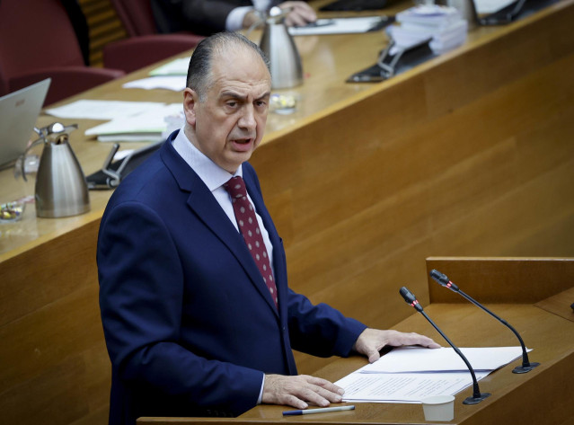 Archivo - El conseller de Emergencias, Juan Carlos Valderrama, en Les Corts