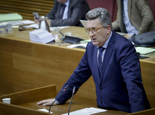 Archivo - El conseller de Medio Ambiente, Infraestructuras y Territorio, Vicente Martínez Mus, en una imagen de archivo en Les Corts.