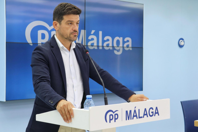 El coordinador general del PP de Málaga, Cristóbal Ortega, ha cuestionado las políticas de empleo del Gobierno central y ha criticado que Pedro Sánchez gana el 
