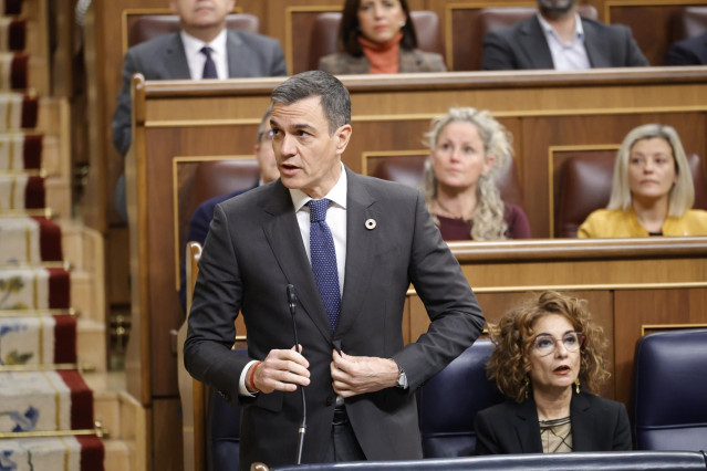 Archivo - El presidente del Gobierno, Pedro Sánchez, en el Congreso de los Diputados, a 18 de diciembre de 2024, en Madrid (España).