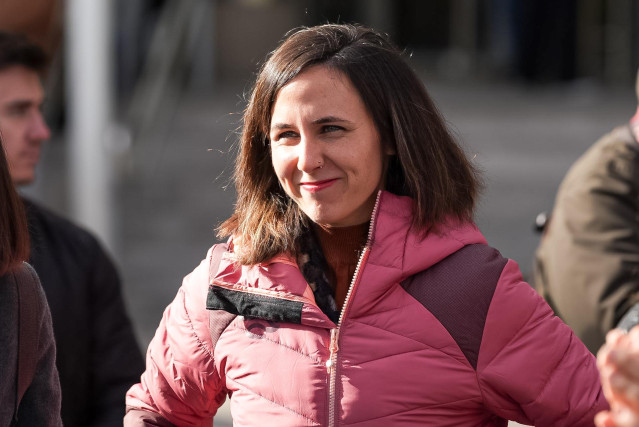 (I-D) La secretaria general de Podemos, Ione Belarra, a su llegada, a los Juzgados de Plaza de Castilla, a 28 de enero de 2025, en Madrid (España).