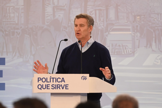 El presidente del PP, Alberto Núñez Feijóo, este domingo en Zaragoza