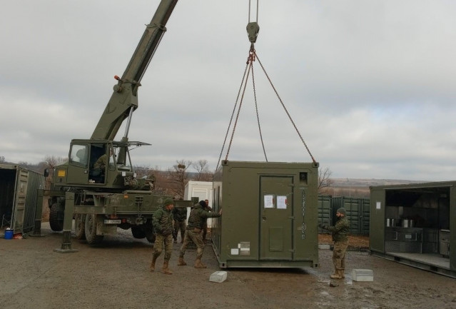 Militares españoles se despliegan para el ejercicio de la OTAN 'Steadfast Dart 25'.