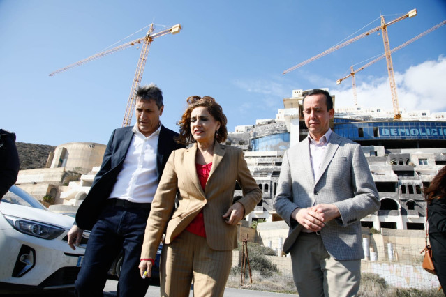 La vicepresidenta primera del Gobierno, María Jesús Montero, en Carboneras (Almería).