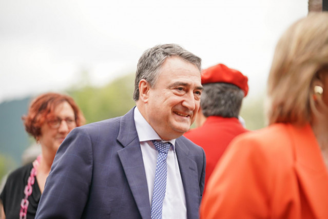 Archivo - El portavoz del PNV en el Congreso, Aitor Esteban, durante el acto de toma de posesión de Imanol Pradales de su nuevo cargo, en la Casa de Juntas de Gernika, a 22 de junio de 2024, en Gernika-Luno, Bizkaia