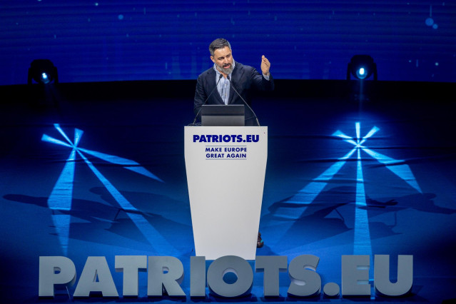 El líder de Vox, Santiago Abascal, interviene durante la cumbre ‘Patriots’, en Hotel Marriott Auditorium, a 8 de febrero de 2025, en Madrid (España).