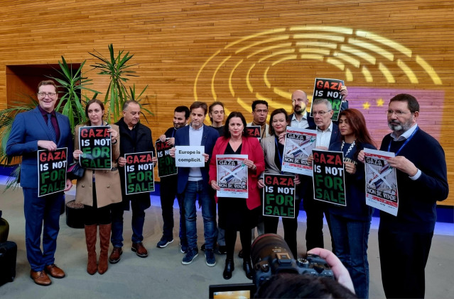 Grupo de eurodiputados denuncian la situación en Gaza, entre ellos Vicent Marza (Comromis), Jaume Asens (Comuns, Ana Miranda (BNG) y Leire Pajin (PSOE)