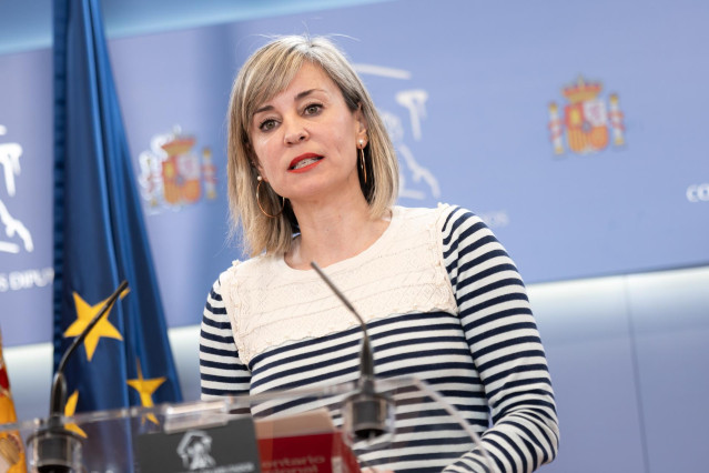 La portavoz de Sumar en el Congreso, Verónica Martínez, durante una rueda de prensa anterior a la Junta de Portavoces, en el Congreso de los Diputados, a 11 de febrero de 2025, en Madrid (España).
