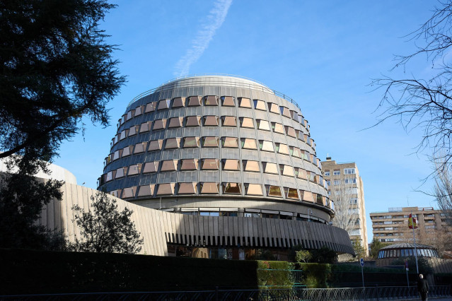 Archivo - Vista de la fachada del Tribunal Constitucional el día en el que se celebra el acto solemne de toma de posesión de los cuatro nuevos magistrados en el Tribunal Constitucional (TC), a 9 de enero de 2023, en Madrid (España). Los nuevos magistrados
