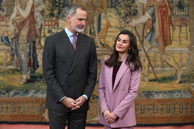 El Rey Felipe y la Reina Letizia durante la reunión anual del Patronato Instituto Cervantes celebrada en el Palacio Real de El Pardo, a 05 de febrero de 2025, en Madrid (España).