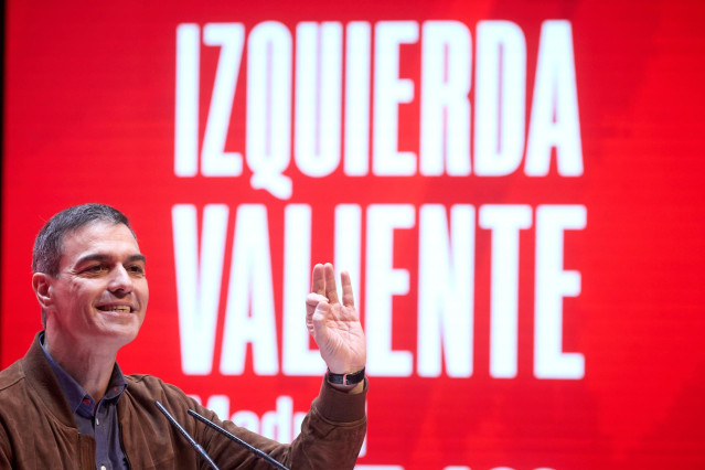El secretario general del PSOE y presidente del Gobierno, Pedro Sánchez, interviene durante el 15º Congreso Regional del PSOE-M, en la Universidad Carlos III, a 2 de febrero de 2025, en Leganés, Madrid (España).