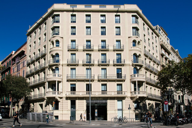 Archivo - La fachada de la sede del ICF, en la Gran Vía de Barcelona
