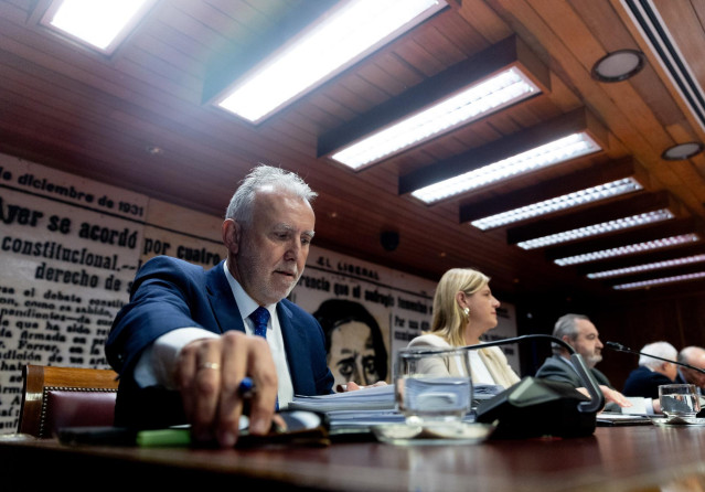 El ministro de Política Territorial y Memoria Democrática, Ángel Víctor Torres, comparece ante la Comisión de Investigación sobre el ‘caso Koldo’, en el Senado, a 21 de enero de 2025, en Madrid (España). La comisión trata sobre los contratos, licencias, c